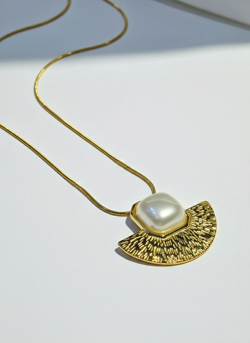 Mother Of Pearl Pendant 18k Gold Plated