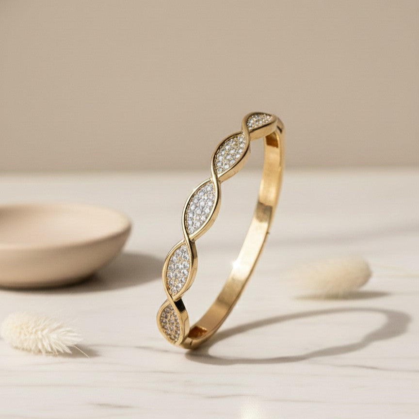 Eterna Twist Bracelet