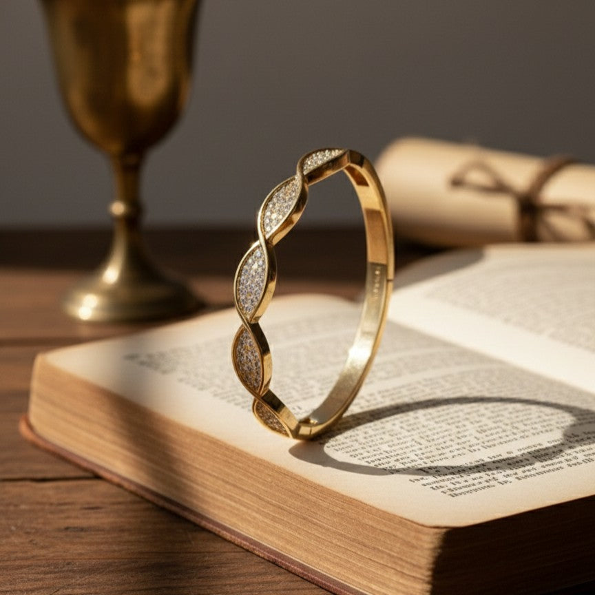 Eterna Twist Bracelet