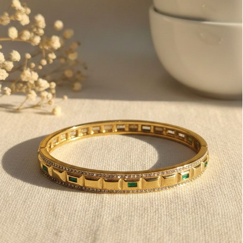 GREEN DIAMOND STUDDED BRACELET