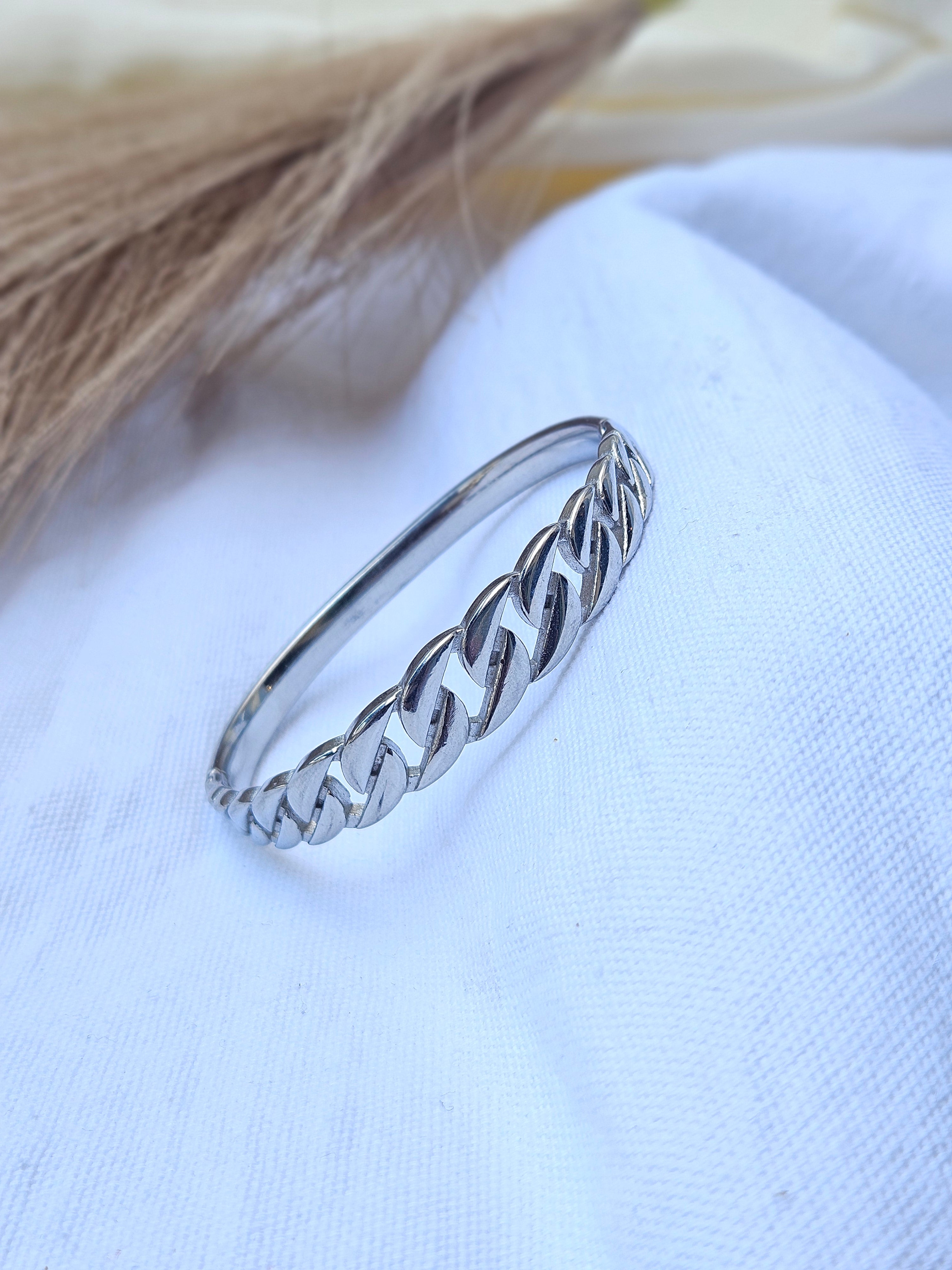 Silver Solid Chain-Link Relief Cuff