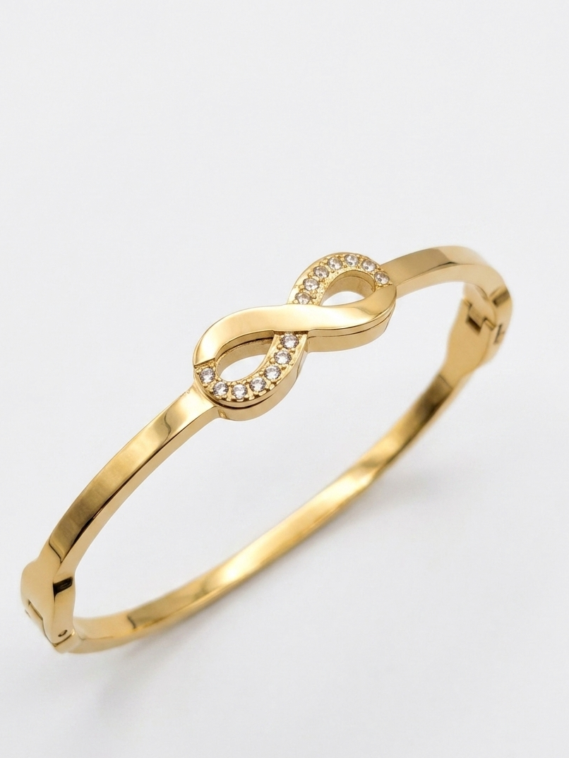 mara Infinity Crystal Bangle