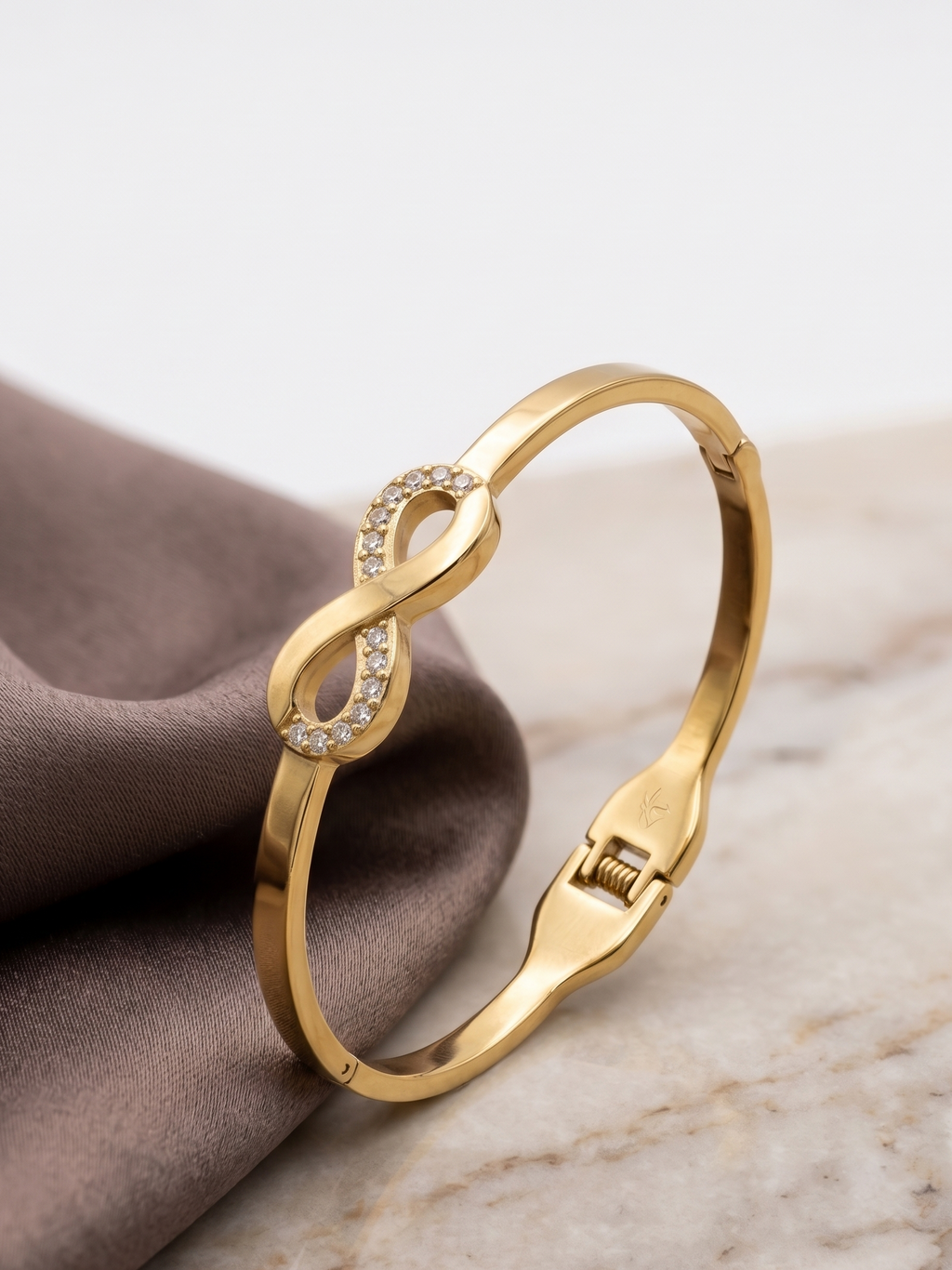 mara Infinity Crystal Bangle